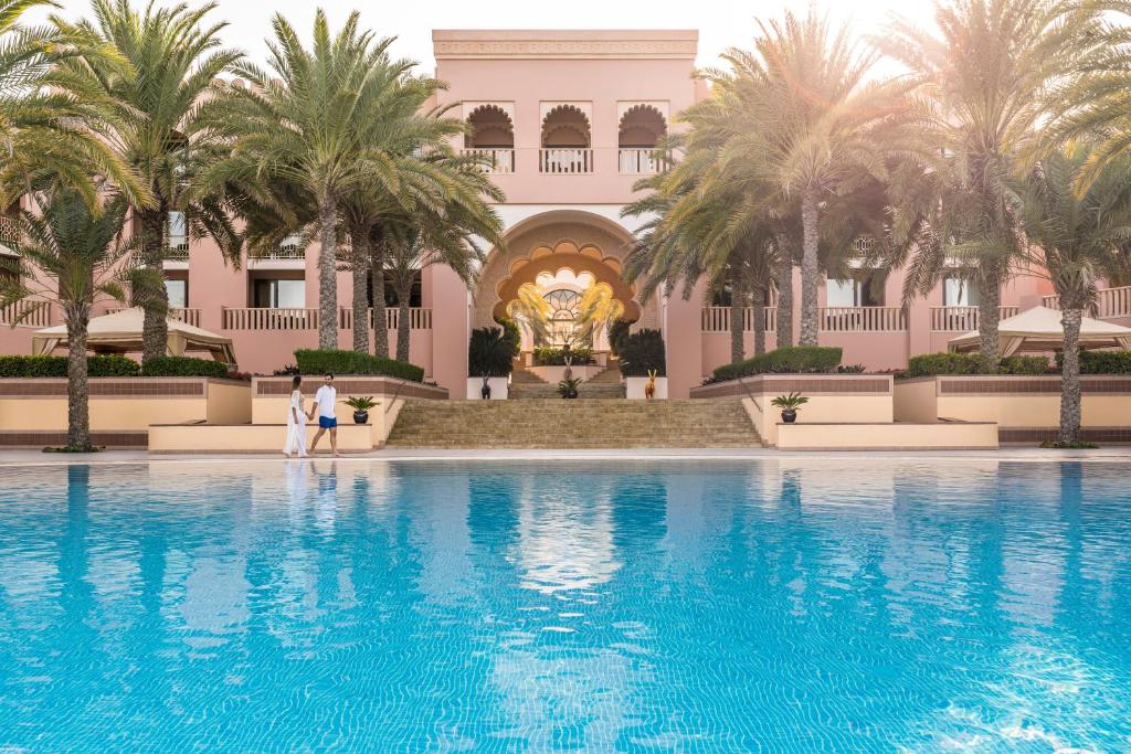 Bazén v ubytování Shangri-La Al Husn, Muscat - Adults Only Resort nebo v jeho okolí