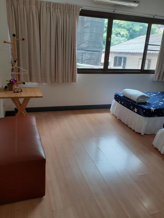 Postel nebo postele na pokoji v ubytování BaanSu Hostel