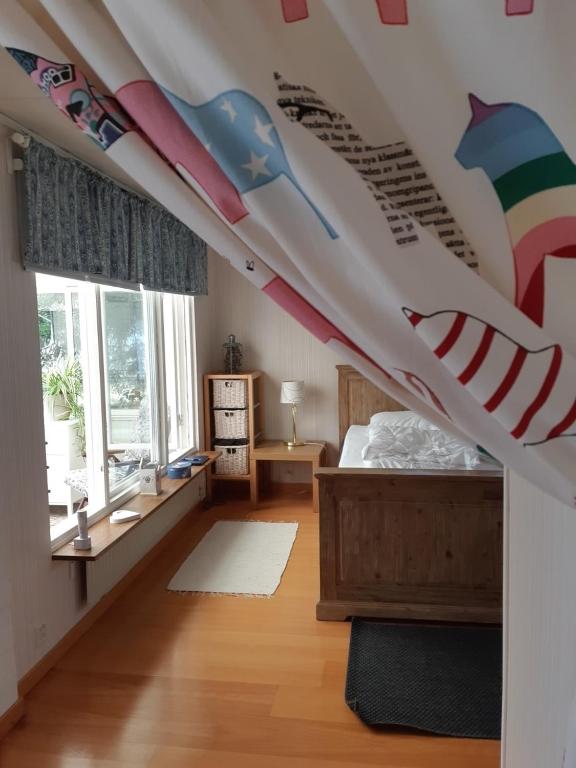 Postel nebo postele na pokoji v ubytování Enevägen 9