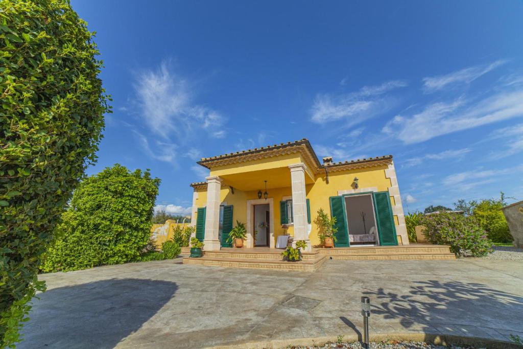 The building in which the holiday home is located