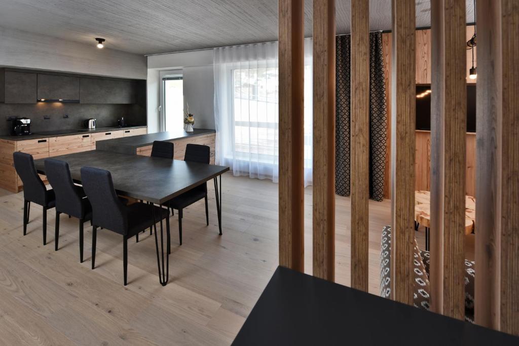 Kuchyň nebo kuchyňský kout v ubytování Apartmány Tri sestry Jasná