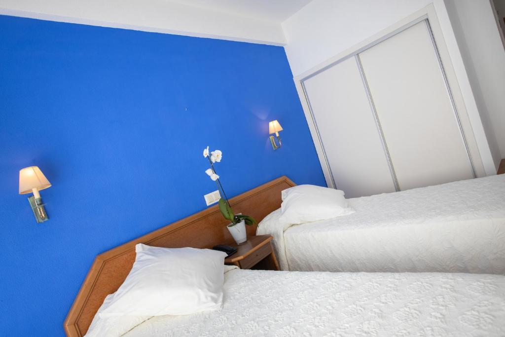 Postel nebo postele na pokoji v ubytování Hotel Colón