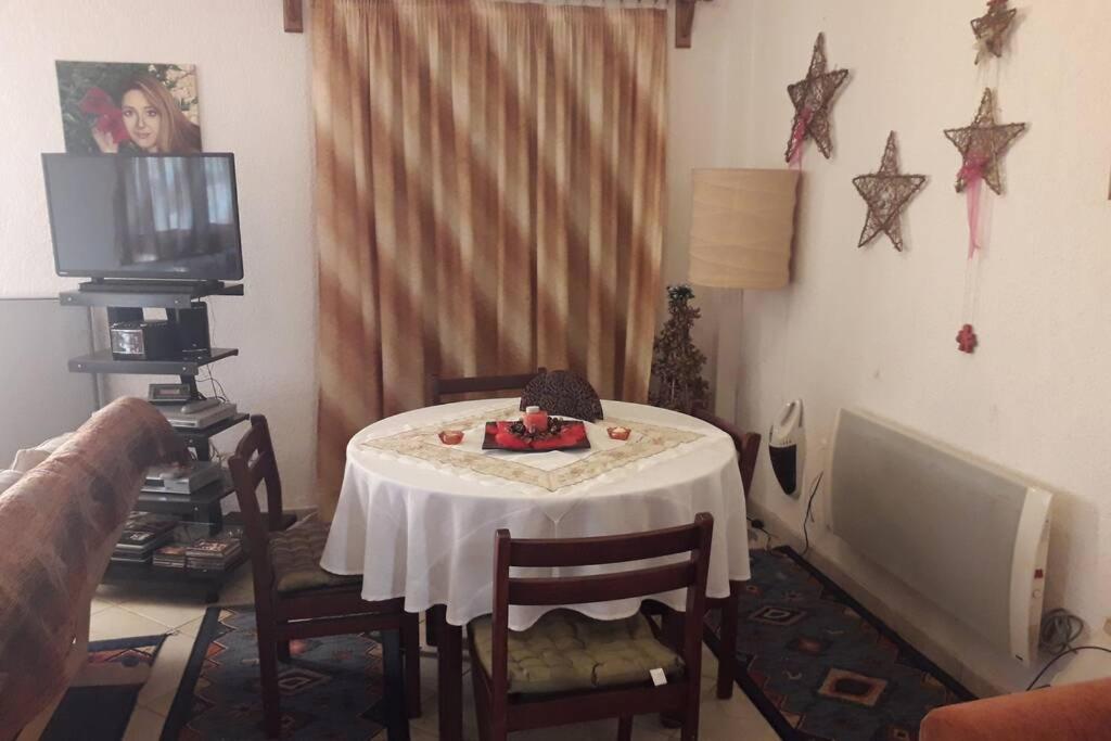Telewizja i/lub zestaw kina domowego w obiekcie Efis house