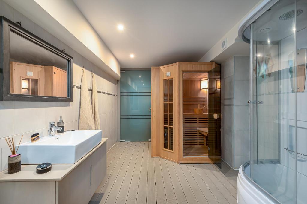 Icarus Apartments - Resim 3