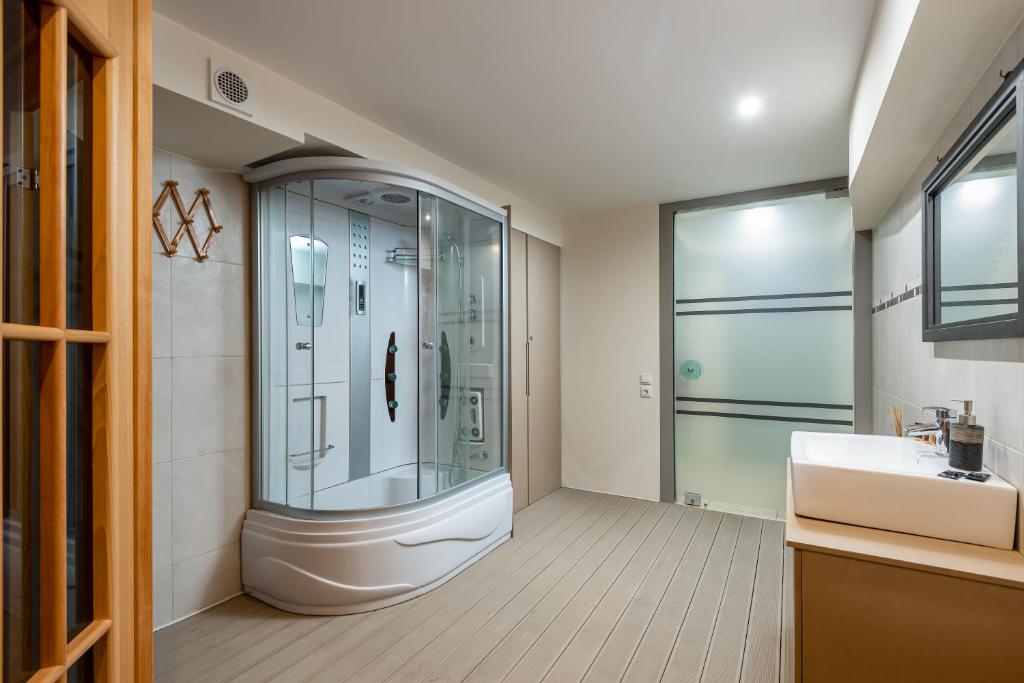 Icarus Apartments - Resim 35