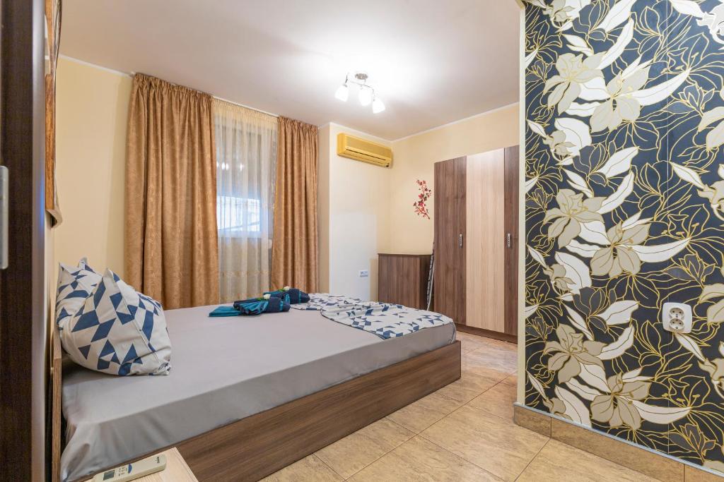 A bed or beds in a room at 1BD apartment in a calm area near the centre by Flat Mаnager