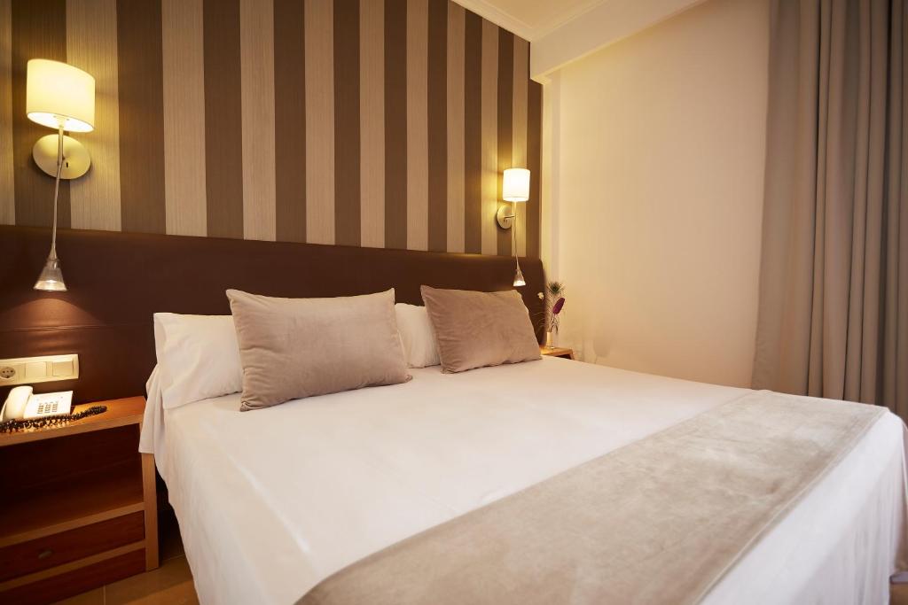 Invisa Hotel La Cala, Santa Eulària des Riu – Preços ...