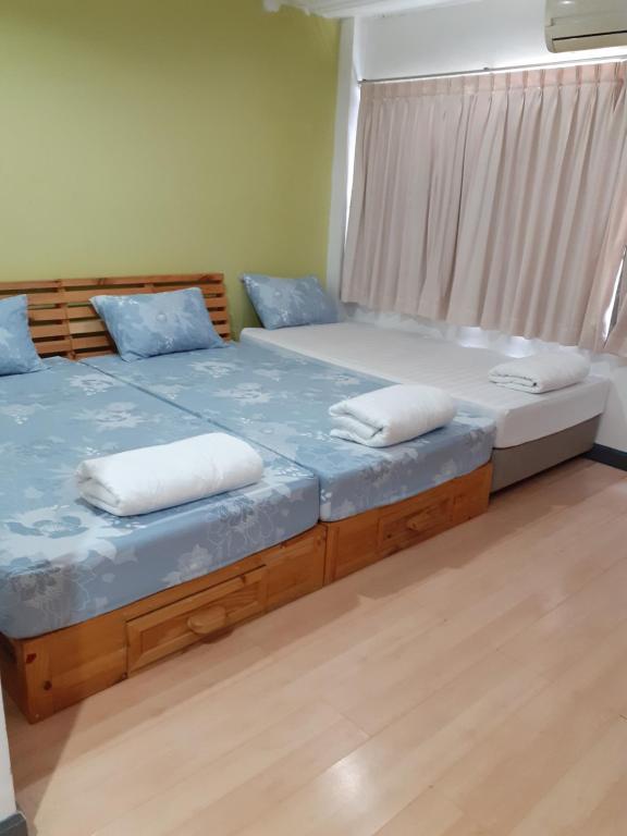 Postel nebo postele na pokoji v ubytování BaanSu Hostel