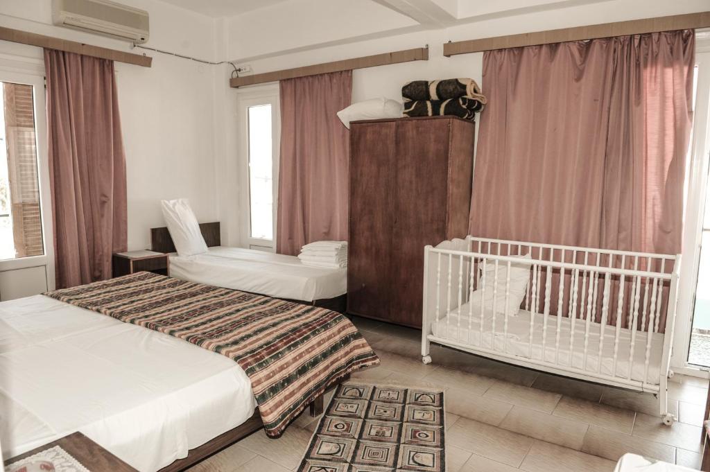 Postel nebo postele na pokoji v ubytování Hotel Karpathos