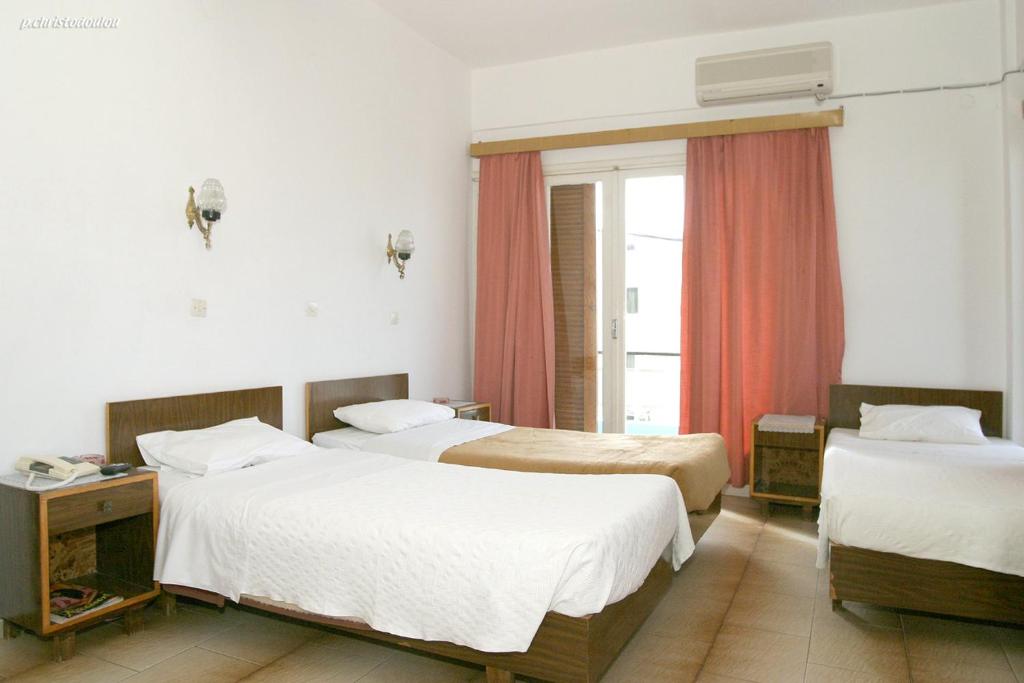 Postel nebo postele na pokoji v ubytování Hotel Karpathos