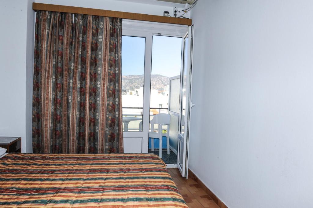 Postel nebo postele na pokoji v ubytování Hotel Karpathos
