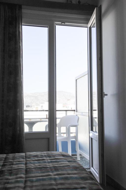 Postel nebo postele na pokoji v ubytování Hotel Karpathos