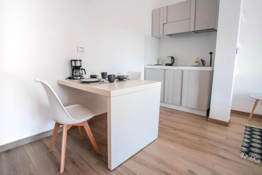 Kuchnia lub aneks kuchenny w obiekcie Rossani Suites&Aparts