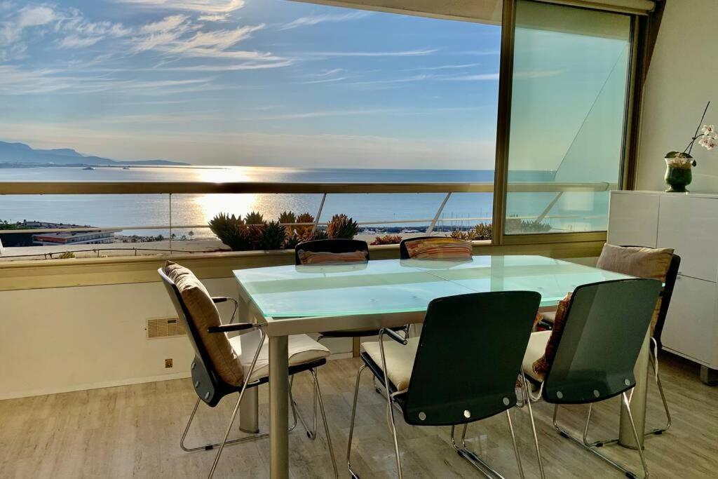 Балкон или тераса в Sea view luxury apartment