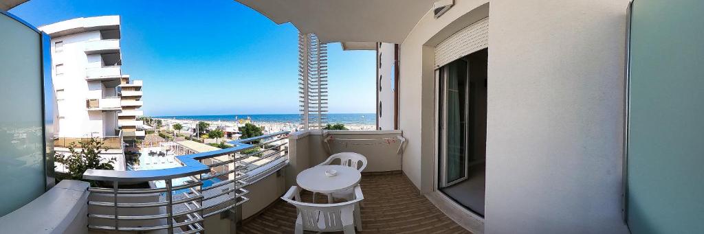 Hotel Record - Resim 3