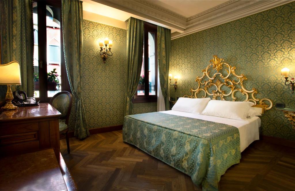 Łóżko lub łóżka w pokoju w obiekcie Palazzina Veneziana