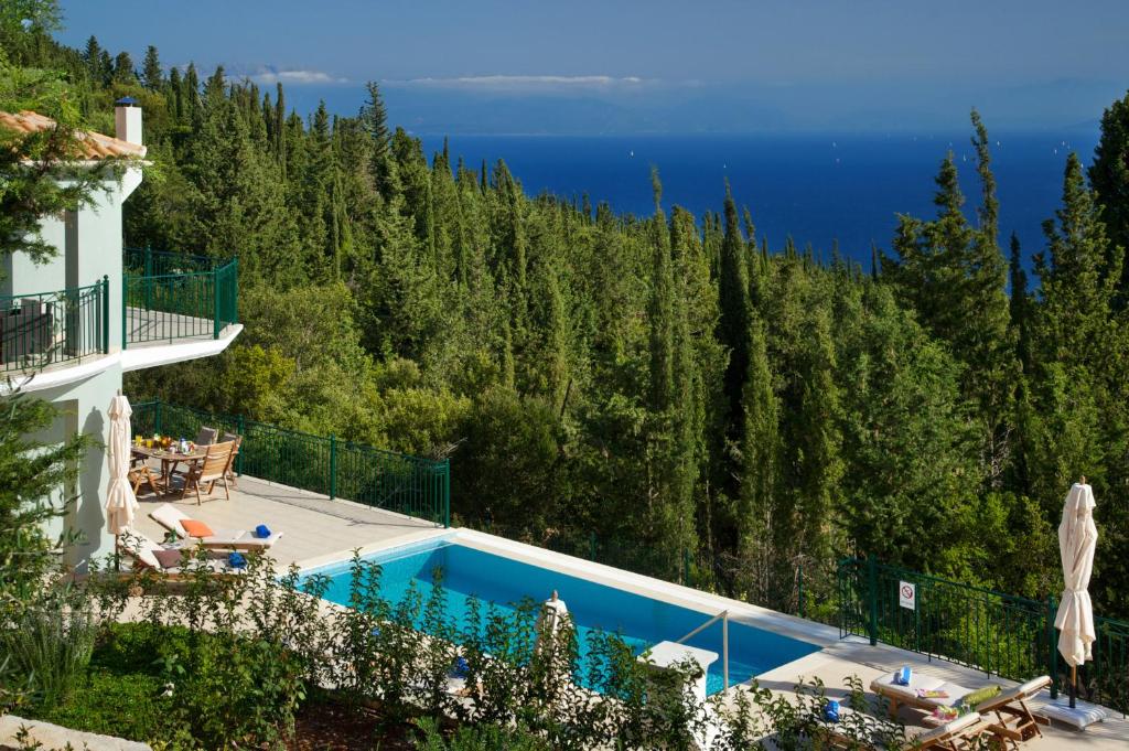 The swimming pool at or close to Villa Vassilis Fiscardo Kefalonia