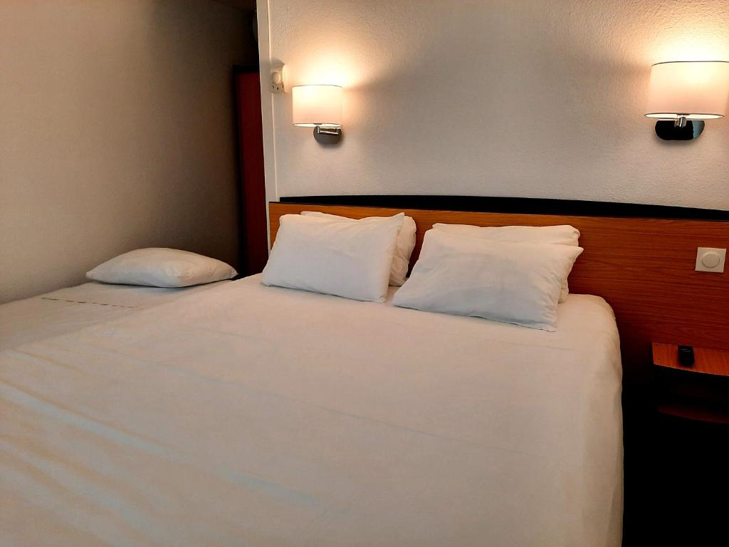 Kyriad Blois Nord - Habitación Triple (1 Cama Doble + 1 Cama Junior)