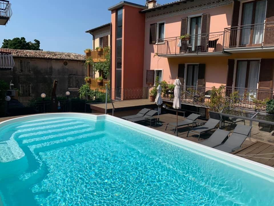 Bazén v ubytování Hotel Dolomiti nebo v jeho okolí