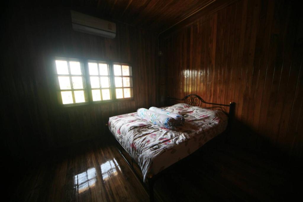 Postel nebo postele na pokoji v ubytování Ban Chang Klang na