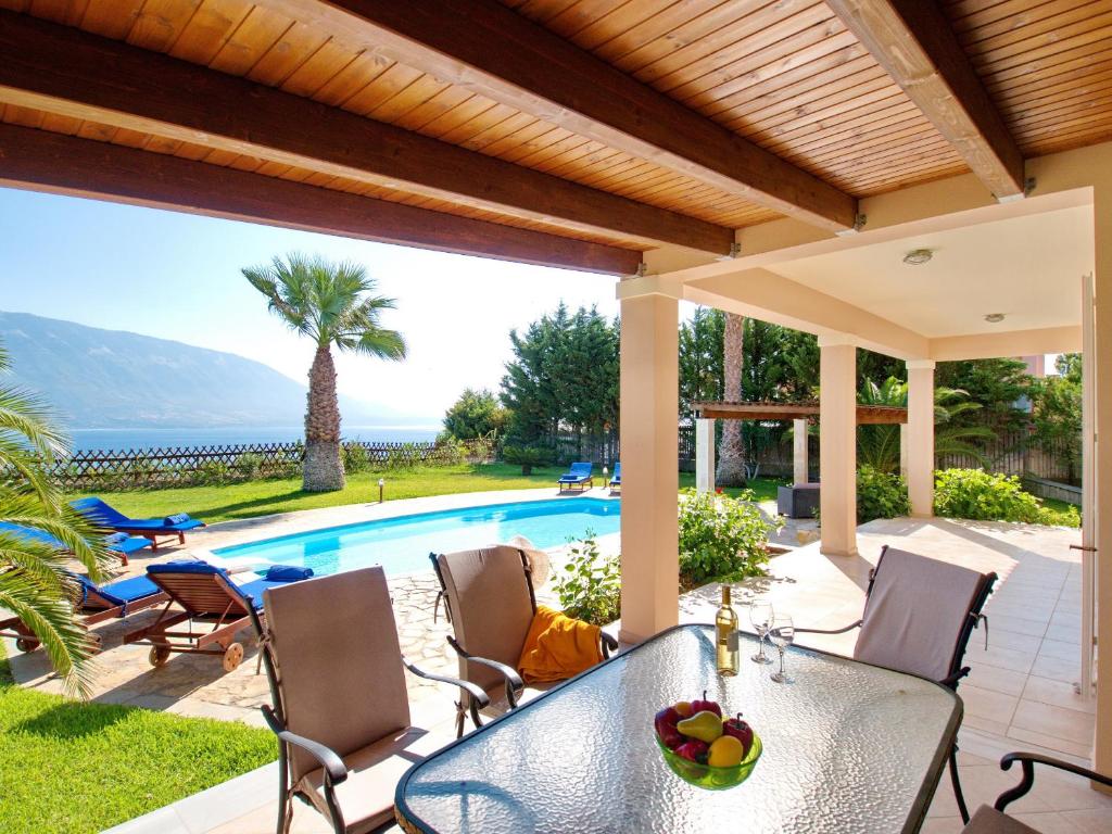 Basen w obiekcie Villa Eros Spartia Kefalonia lub w pobliżu