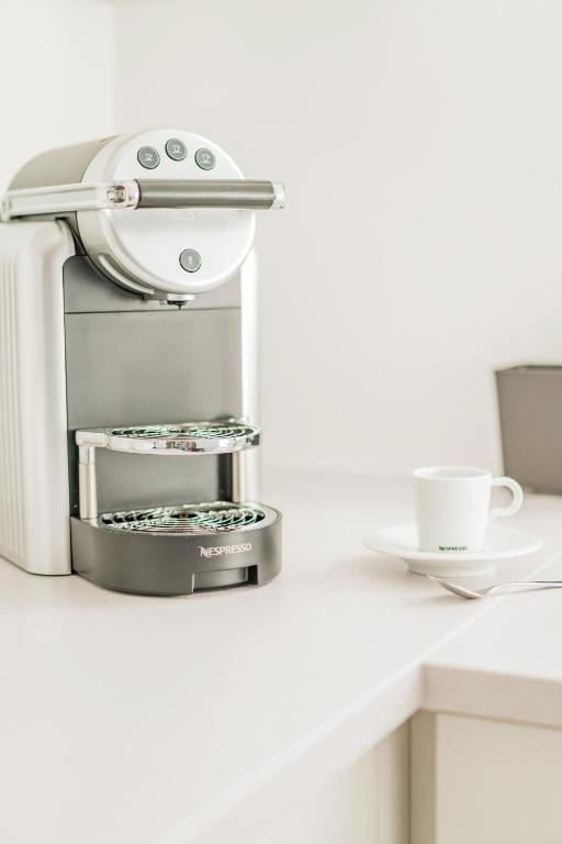 Coffee and tea making facilities at easy flat Margareten Apartments