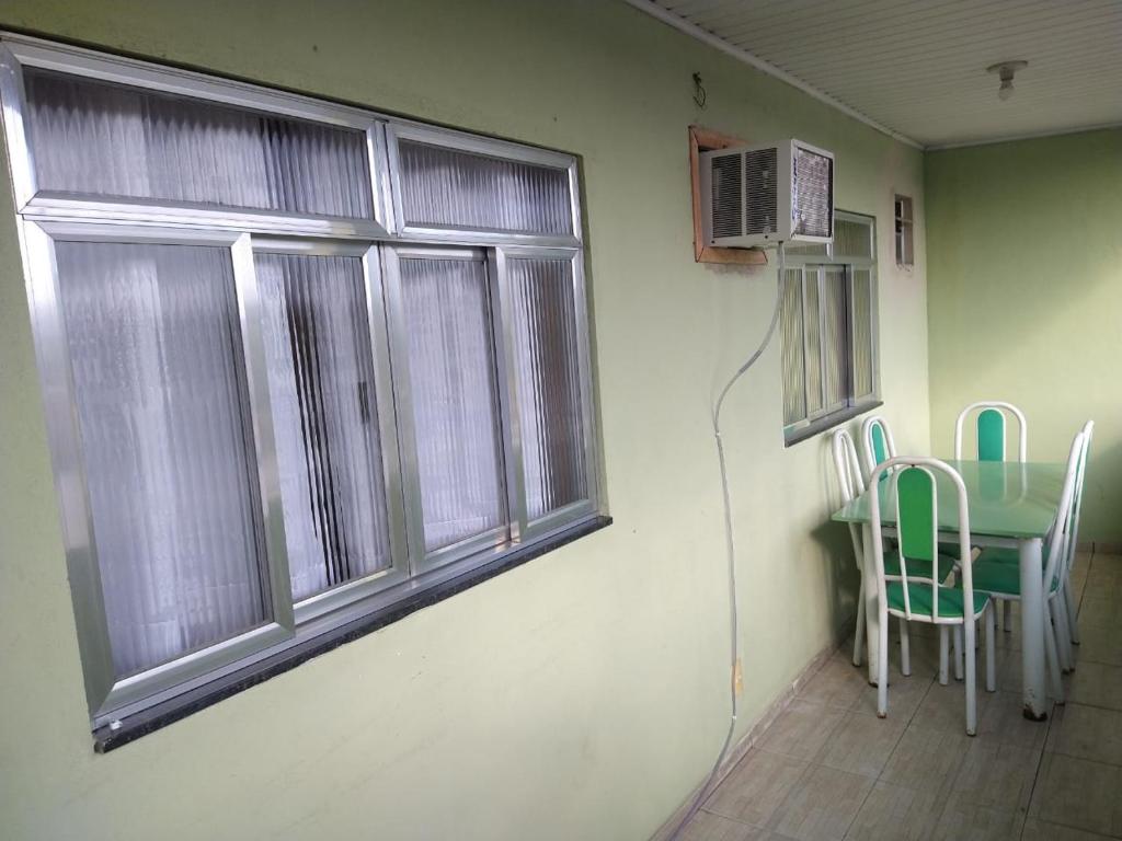  Apartamento Amplo C/2 Suítes em Angra dos Reis