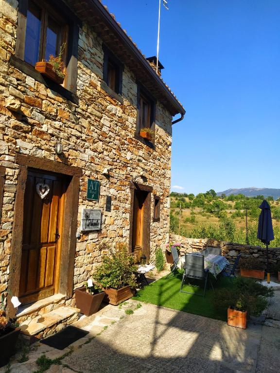 AL VIENTO, Alojamiento & Turismo Rural Horcajuelo - Casa De Dos Dormitorios