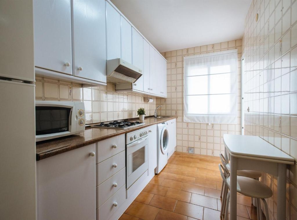 Kuchyňa alebo kuchynka v ubytovaní Calatrava Suite Apartment