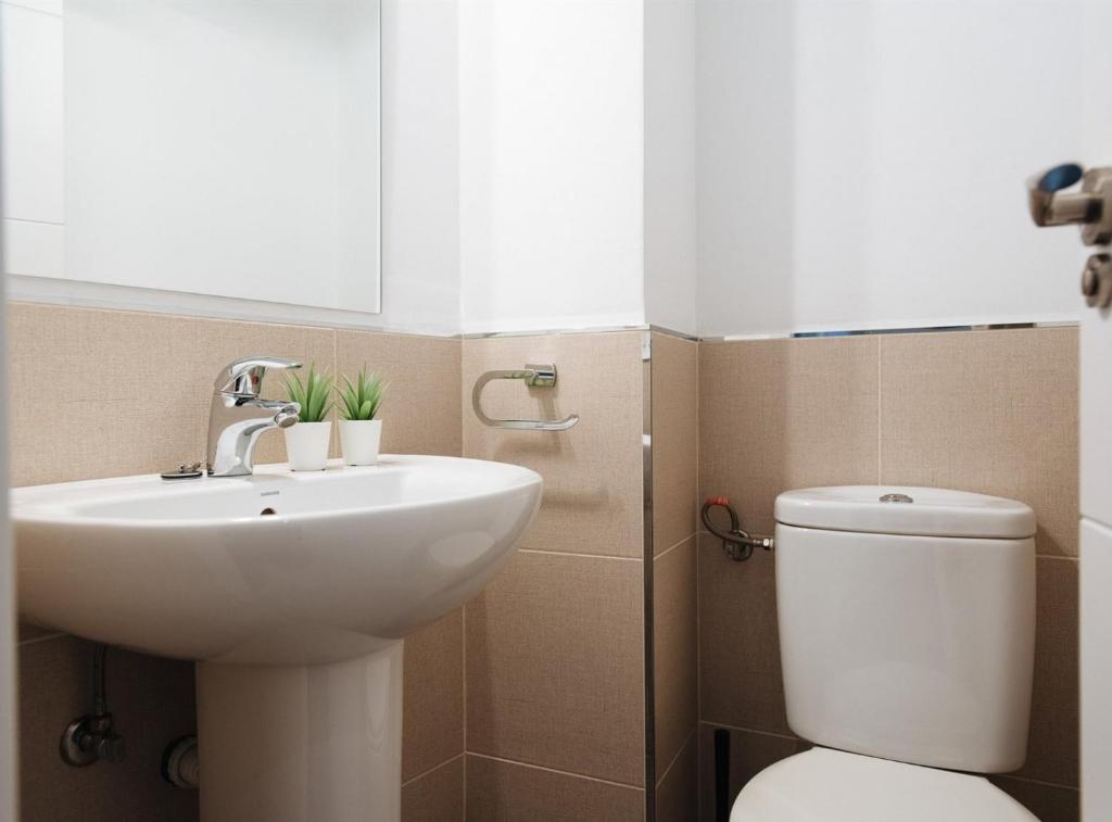Bright and Familiar Apartment in Alameda, Seville – Updated ...