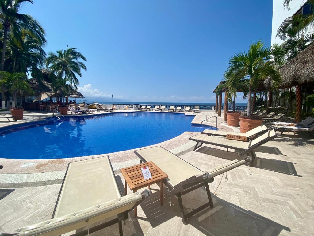 Bazén v ubytování Costa Sur Resort & Spa nebo v jeho okolí