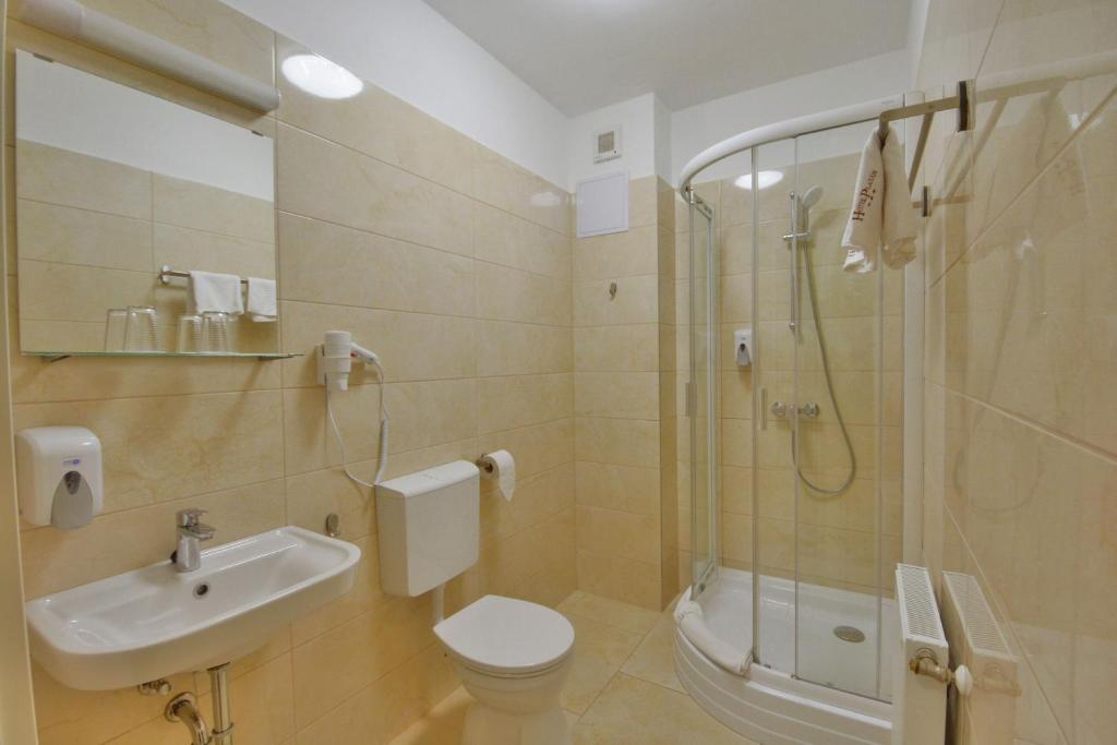 Koupelna v ubytování Hotel Platan