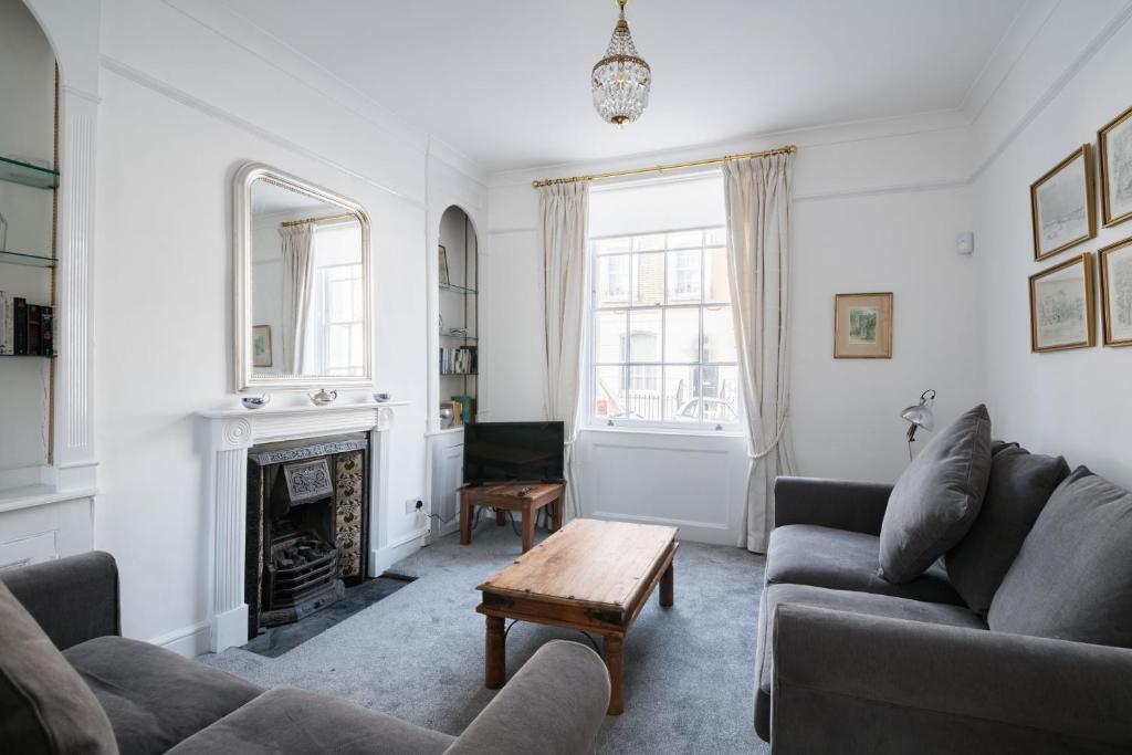Gallery image of Stylish Sloane Square Home Close to Victoria by UndertheDoormat in London