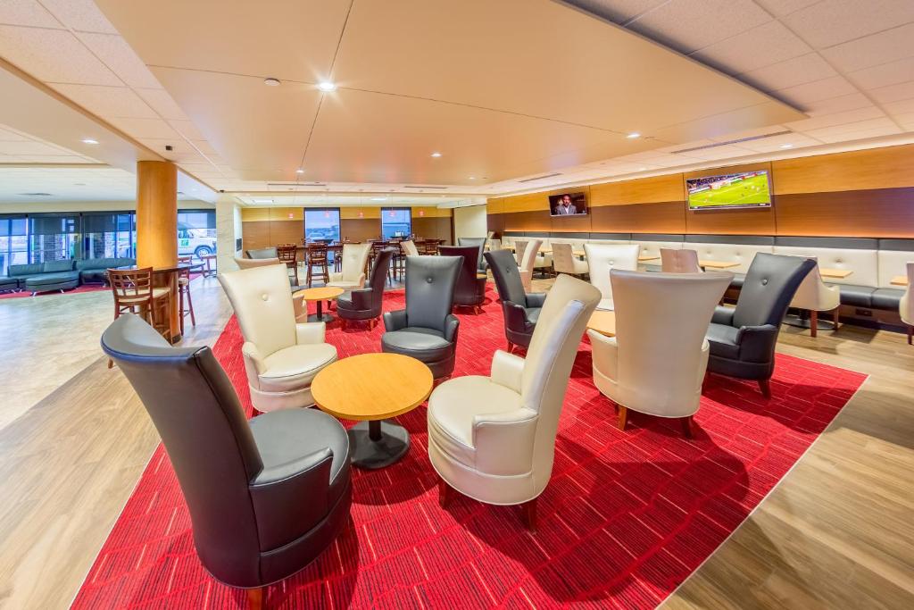 Holiday Inn Des Moines-Airport Conf Center by IHG photo