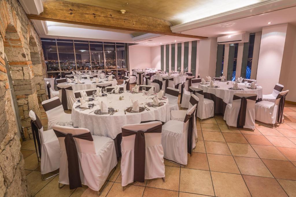 Restaurace v ubytování Holiday Inn Guadalajara Select by IHG