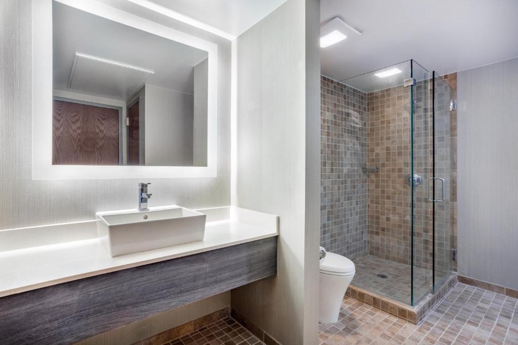 Holiday Inn Lafayette-City Centre by IHG photo