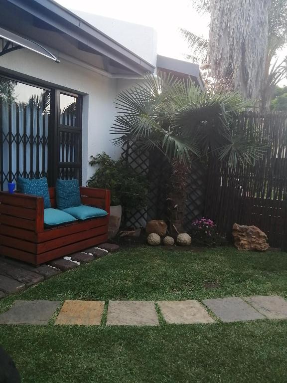 Giardino di Roxy's Rest Guest House