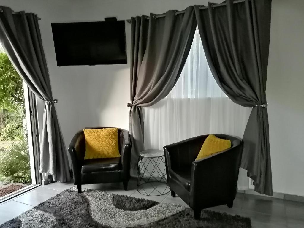 TV o dispositivi per l'intrattenimento presso Roxy's Rest Guest House