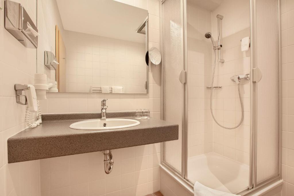 Willow Hotel Restaurant - Single Room With Bathroom