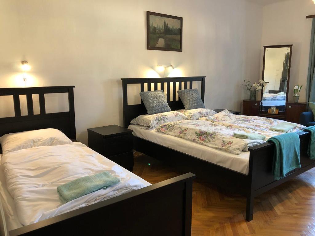 Nagymama Vendégháza - Habitación Cuádruple Con Baño Externo Privado