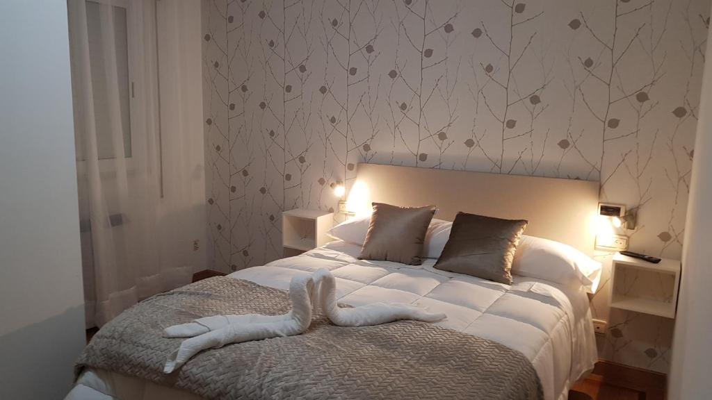 Posteľ alebo postele v izbe v ubytovaní Apartamentos Shalom Ribadeo