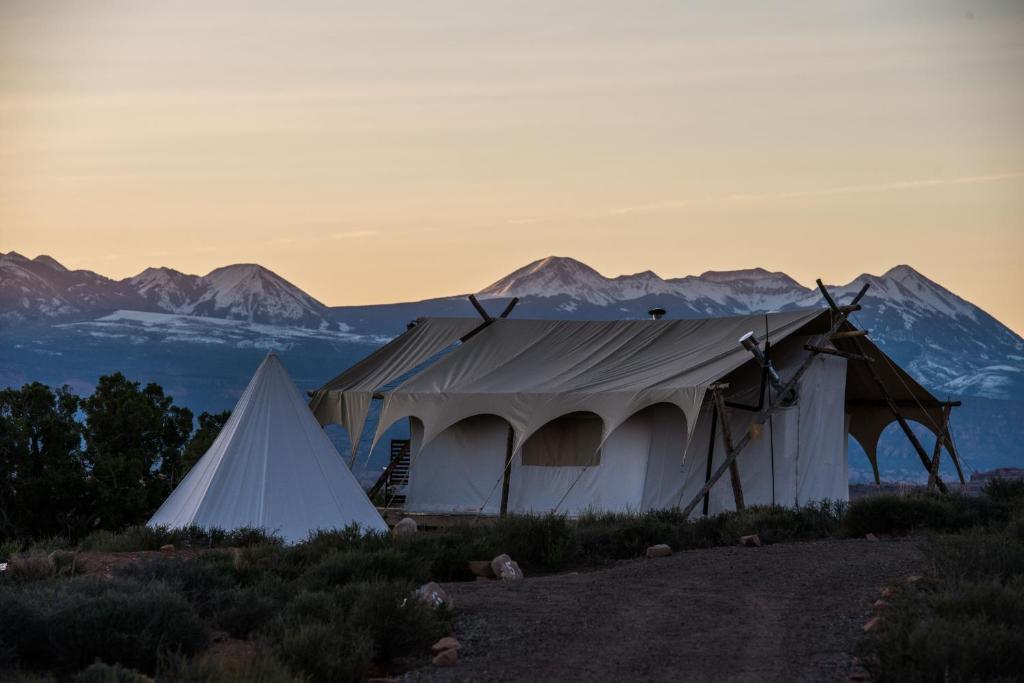 Příroda nedaleko luxury tent