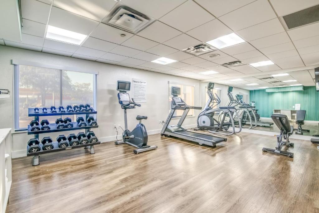 Fitness centrum a/nebo fitness zařízení v ubytování Holiday Inn Express & Suites Longview North by IHG