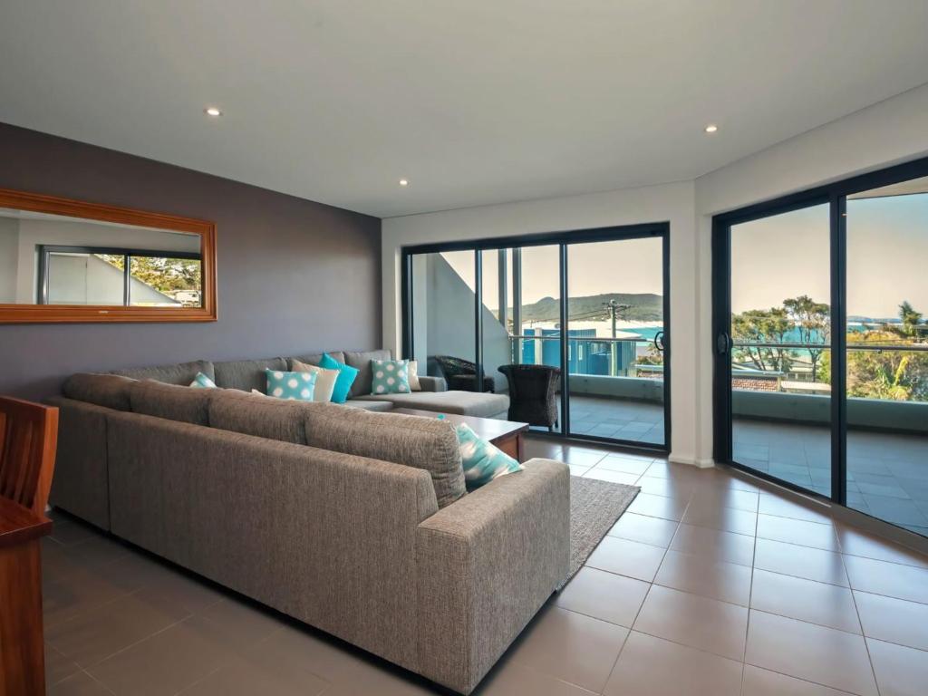A seating area at Barefoot Bliss @ Fingal Bay
