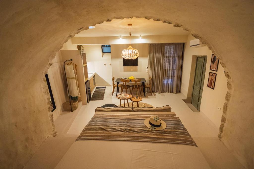 Postel nebo postele na pokoji v ubytování Pyli Apartments