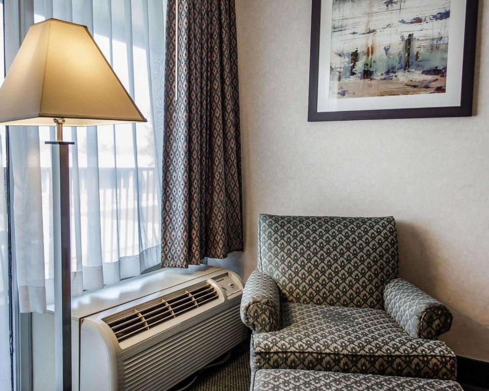 Quality Inn & Suites York East - Double Room With Two Double Beds - Non-Smoking