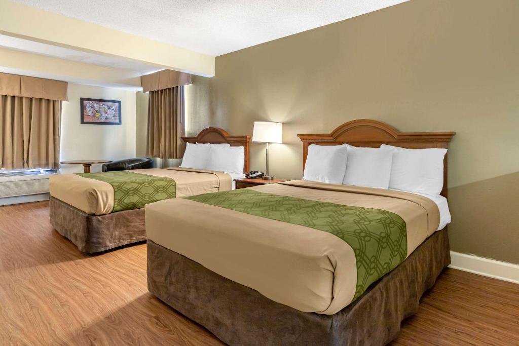 Econo Lodge Inn & Suites Lugoff - Suíte Queen - Não Fumante
