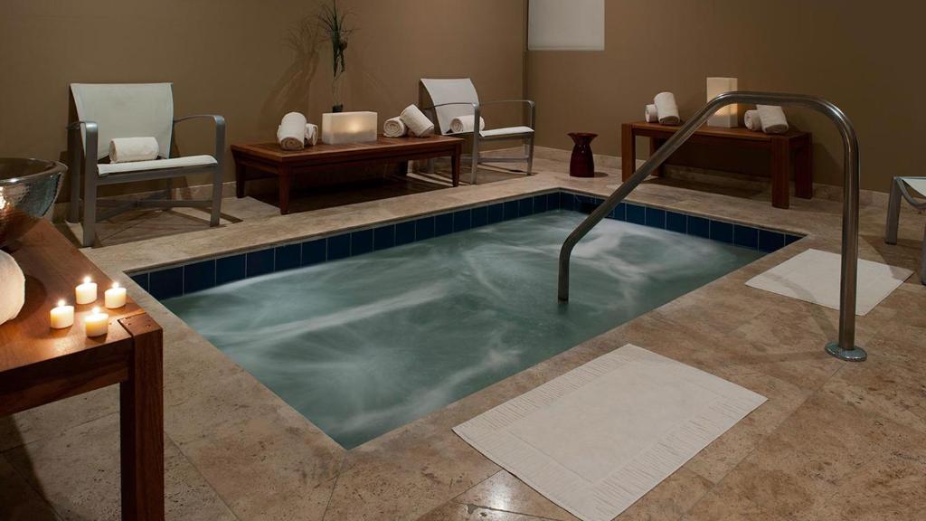 Bazén v ubytování Atlantic Luxury Boutique Hotel & Spa nebo v jeho okolí