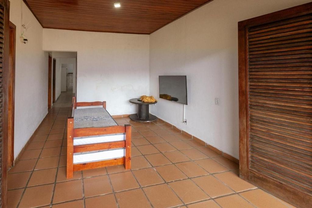  Casa grande 03 quartos com churrasqueira e internet