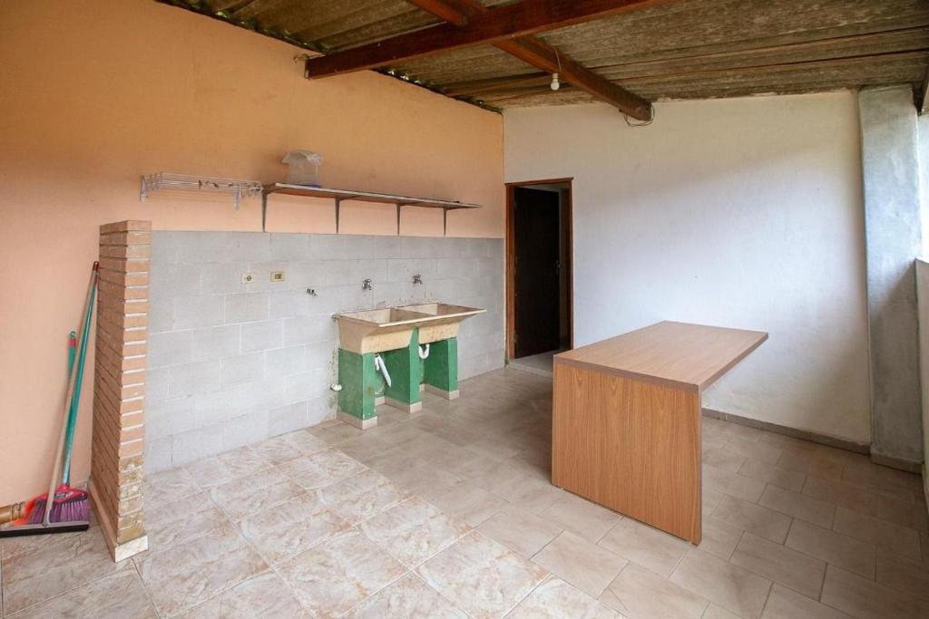  Casa grande 03 quartos com churrasqueira e internet